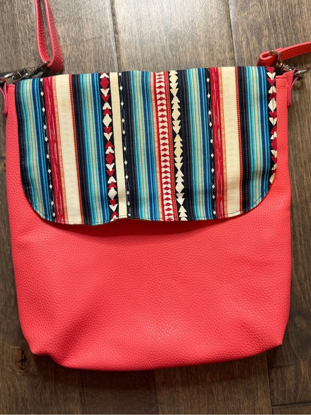 Thirty-One Coral Crossbody Purse Multicolor Striped Flap Adjustable Shoulder Bag